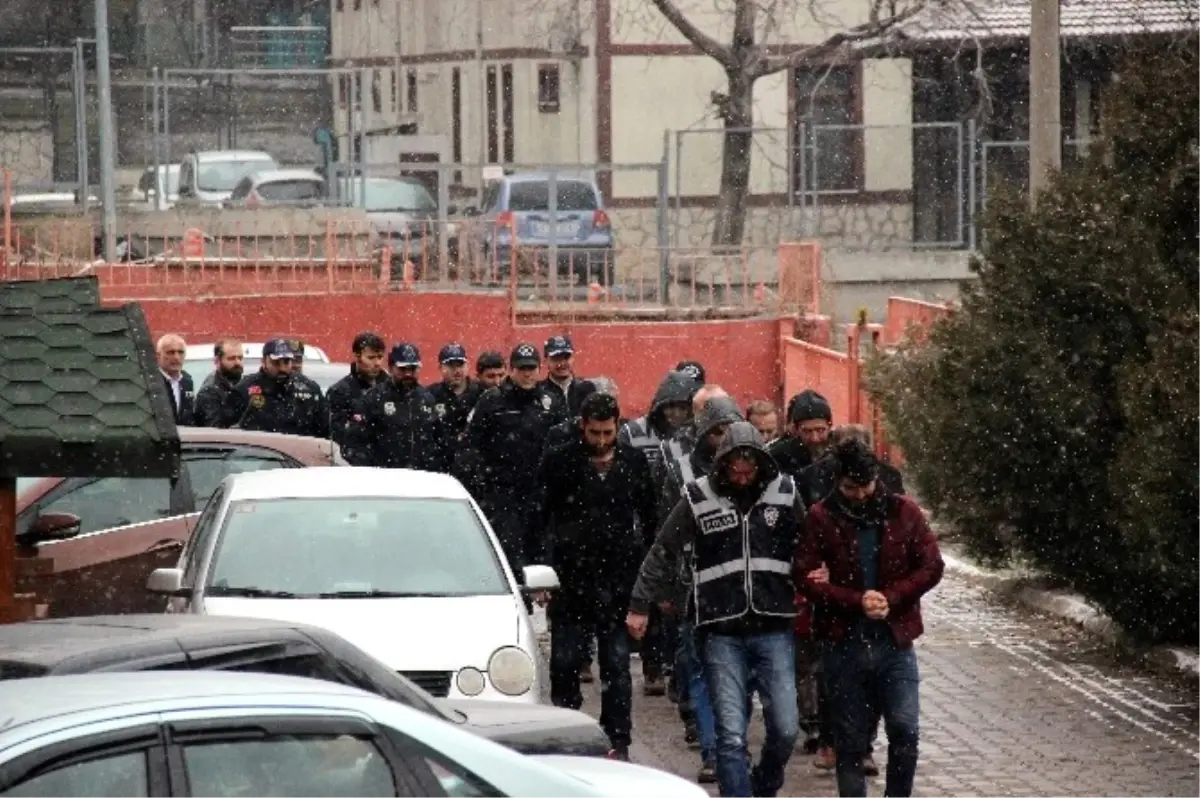 Karabük\'te Fetö Operasyonunda 12 Kişi Adliyeye Sevk Edildi