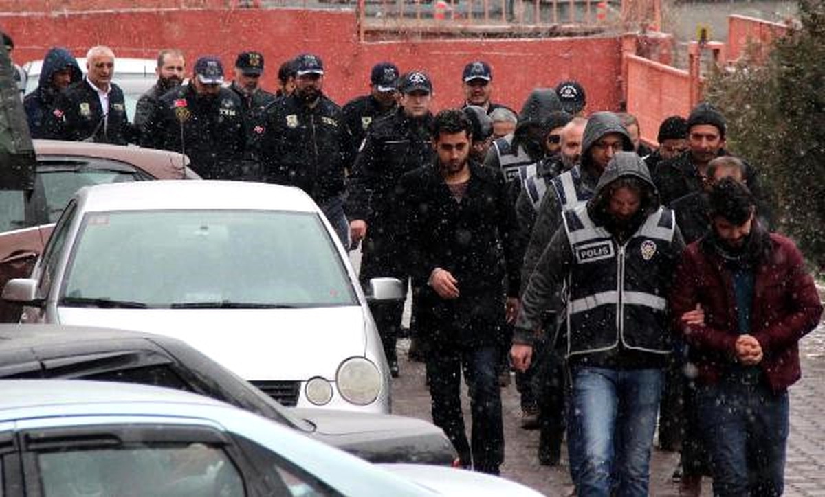 Karabük\'te Fetö Şüphelisi 12 Kişi Adliyede