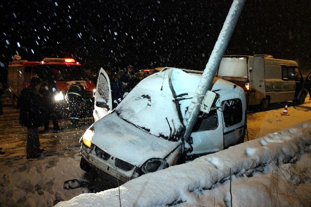 Karabük\'te Trafik Kazası: 2 Ölü, 1 Yaralı