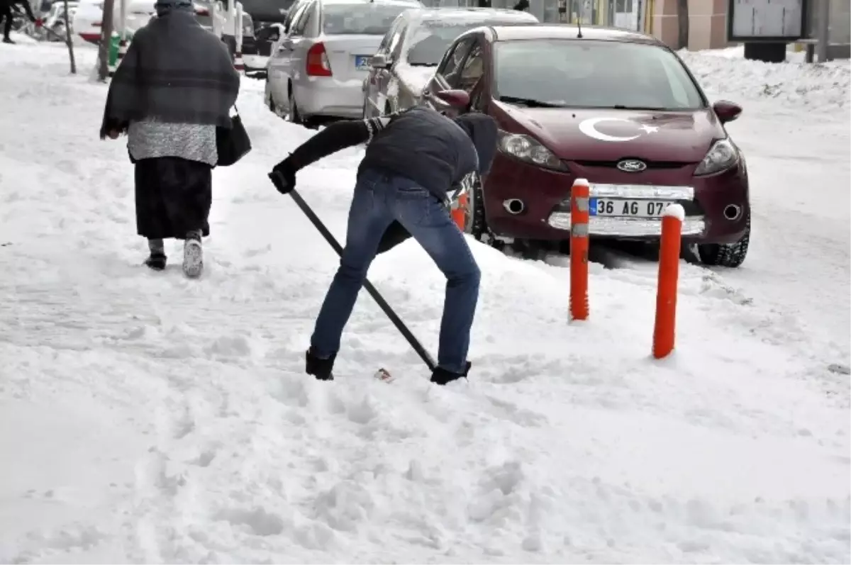 Kars\'ta Kar Yağışı ve Tipi, Hayatı Olumsuz Etkiledi