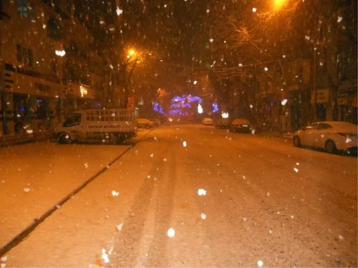 Kayan Kamyonetin Trafiğe Kapattığı Karayolu Yeniden Ulaşıma Açıldı