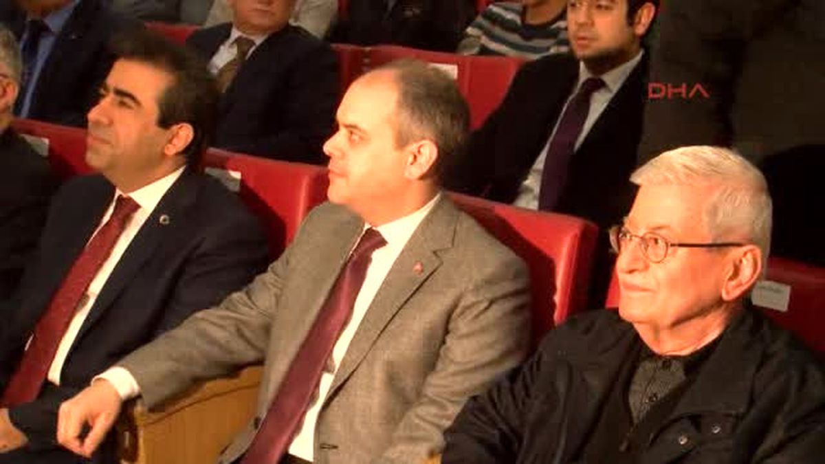 Kocaeli Bakan Kılıç, Izmit\'te Edebiyat Kampı\'na Katıldı
