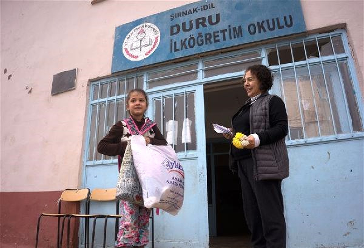 Nurnberg\'de Kadınlar Kulübü\'nden Şırnak\'taki İlkokul Öğrencilerine Giysi Desteği