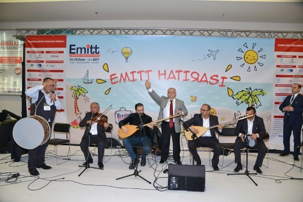 Vali Necati Şentürk İsmail Altunsaray ile Bozlak Okudu