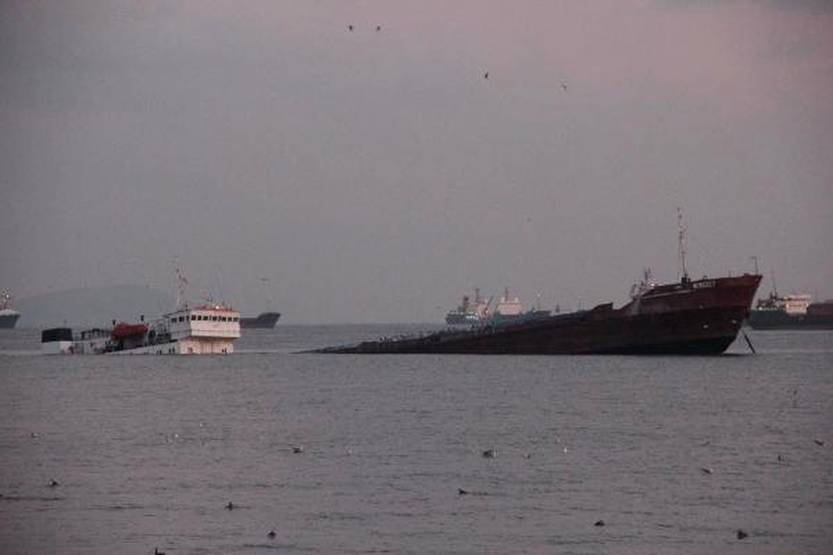 Marmara\'da Kuru Yük Gemisi Batıyor!