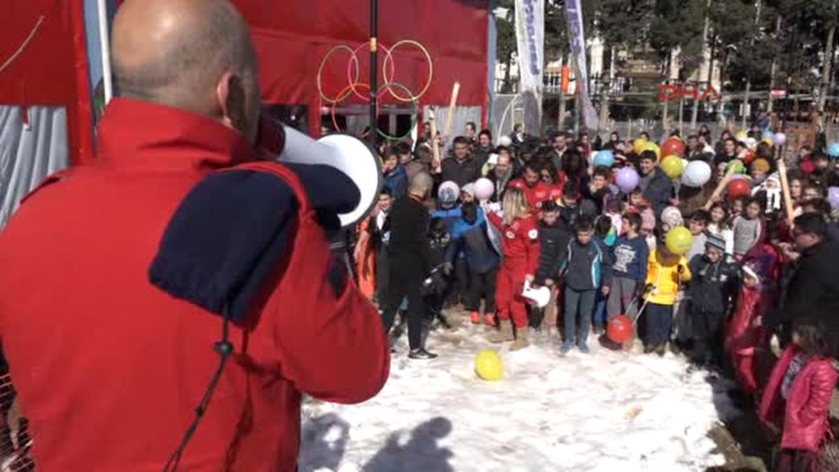 Antalya Kent Merkezinde Kartopu Savaşı