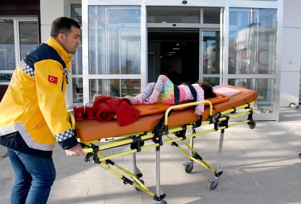 Babasının Cenazesine Giden Polis Kaza Yaptı: 4 Yaralı