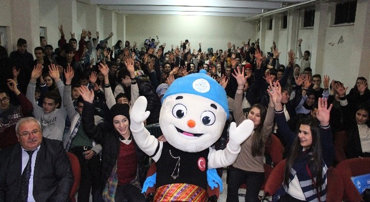 Bakan Kılıç, Olimpik Kış Festivalinin Maskotu \'Karbeyaz\' ile Buluştu