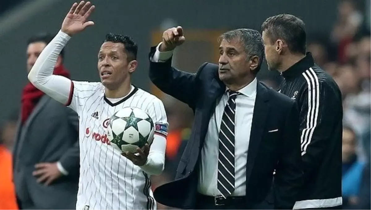 Beşiktaş, Adriano İçin Kararını Verdi