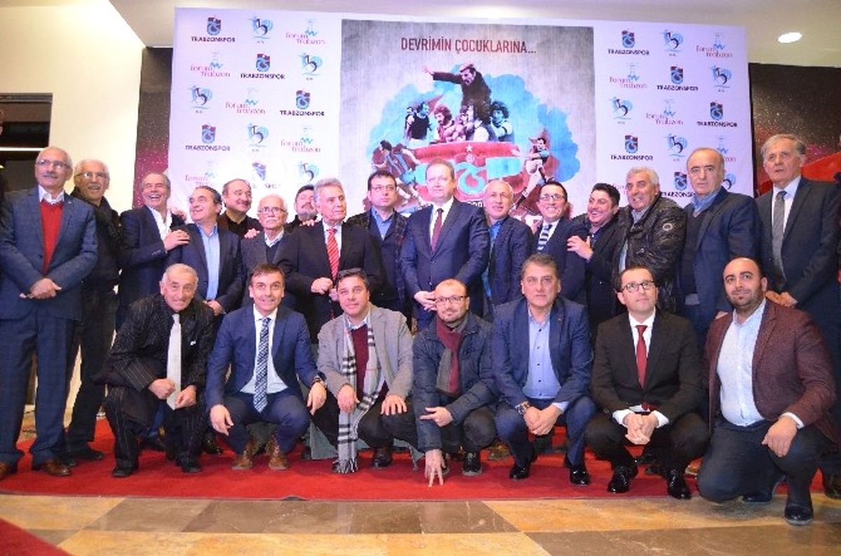 Efsane Avni Aker\'e Veda Belgeselinin Galası Yapıldı