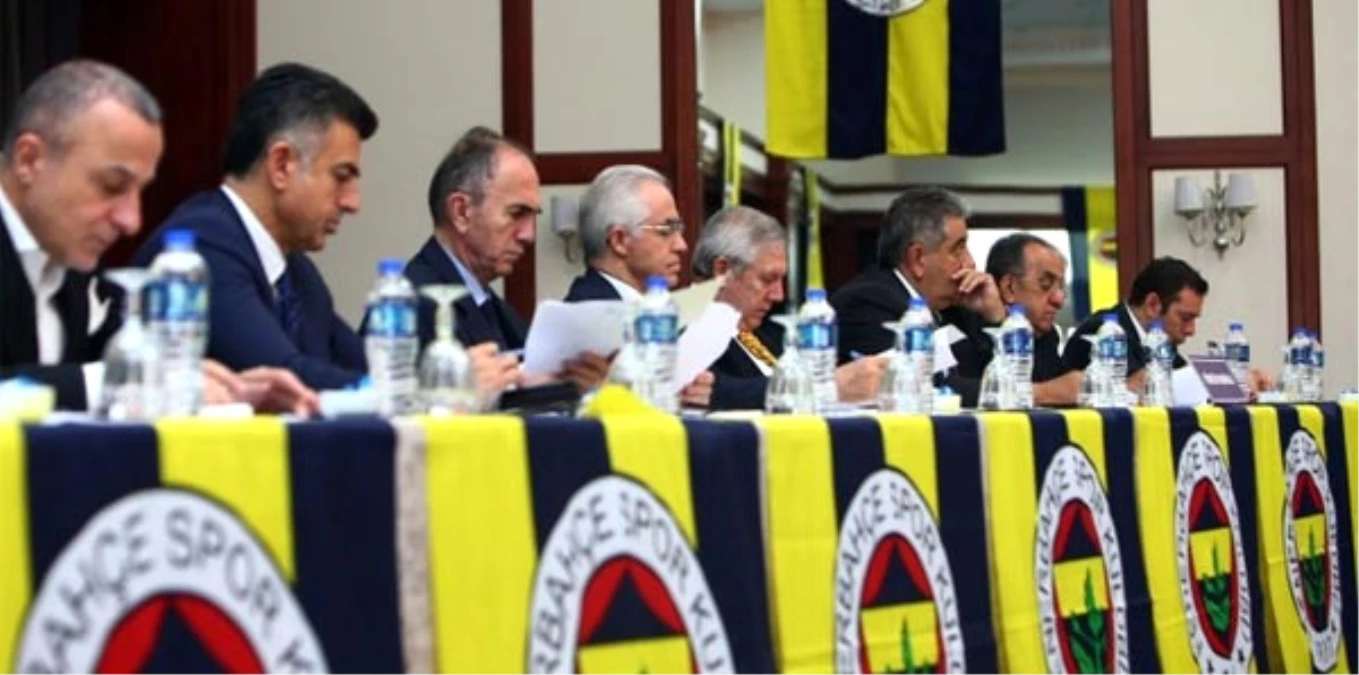 Fenerbahçe\'de Yüksek Divan Kurulu Toplantısı Yapılıyor (1)