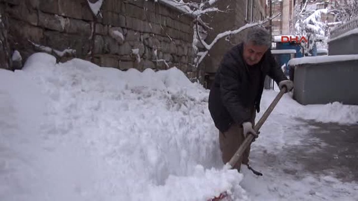 Hakkari\'de 103 Köy ve 247 Mezra Yolu Ulaşıma Kapandı
