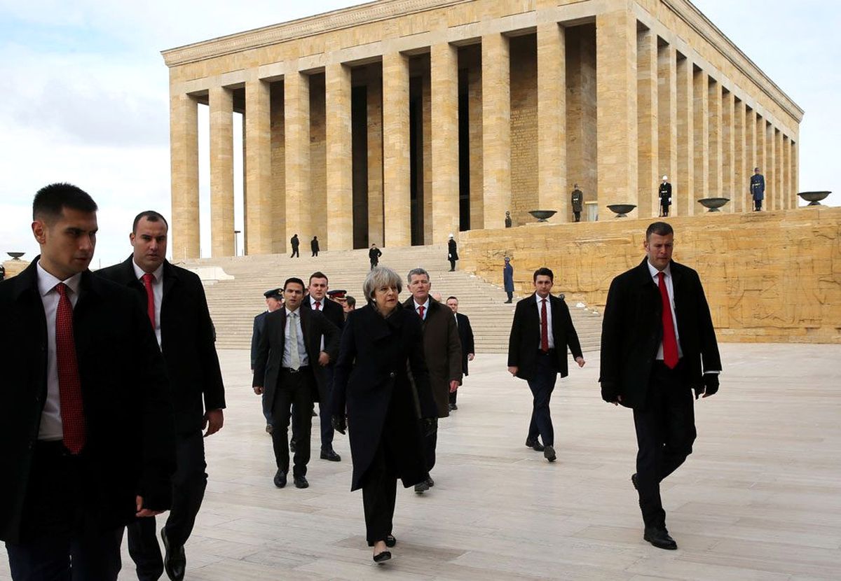 İngiltere Başbakanı May\'den Anıtkabir Özel Defterine: Yurtta Sulh Cihanda Sulh