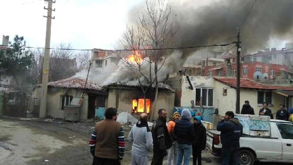 Keşan\'da Tek Katlı Ev Yandı