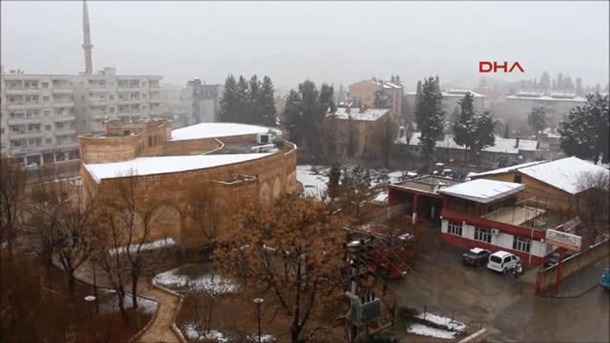 Mardin Nusaybin\'e 3 Yıl Sonra Kar Yağdı