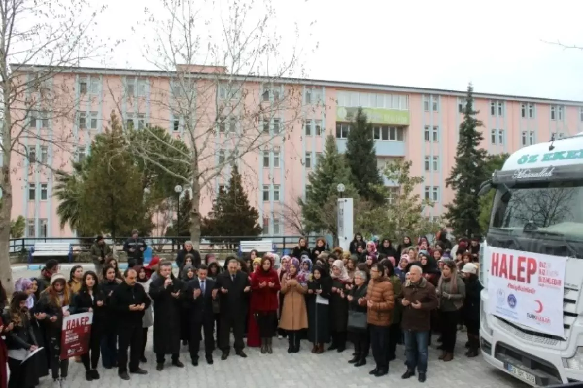 Pamukkale Üniversitesi Öğrencilerinden Halep\'e 3 Yardım Tır\'ı