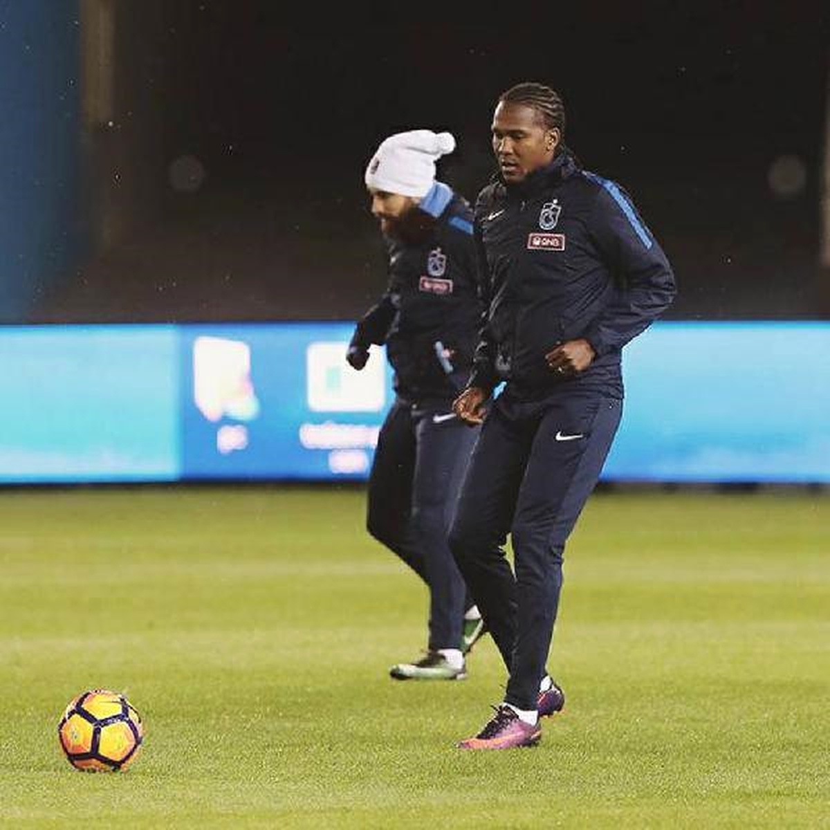 Trabzonspor Yeni Stadında İlk Antrenmanını Yaptı