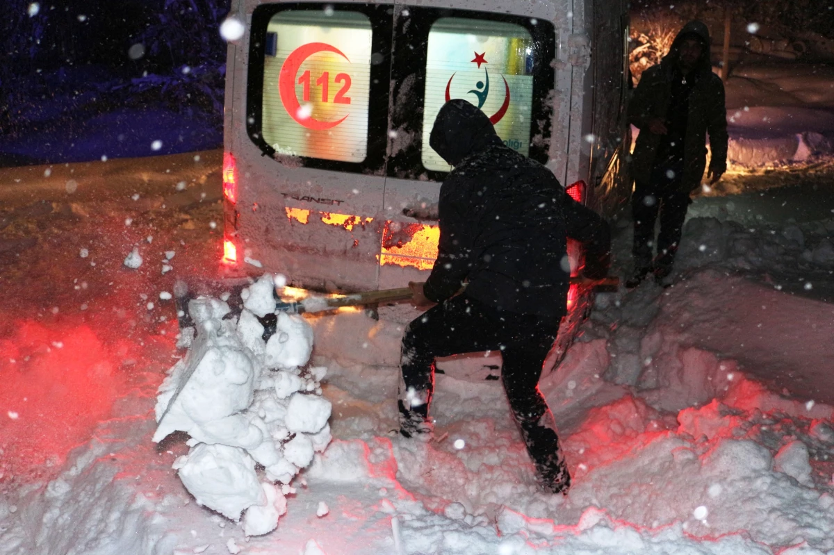 Tüp Patlayan Eve 2 Saat Süren Karla Mücadelenin Ardından Ulaşıldı