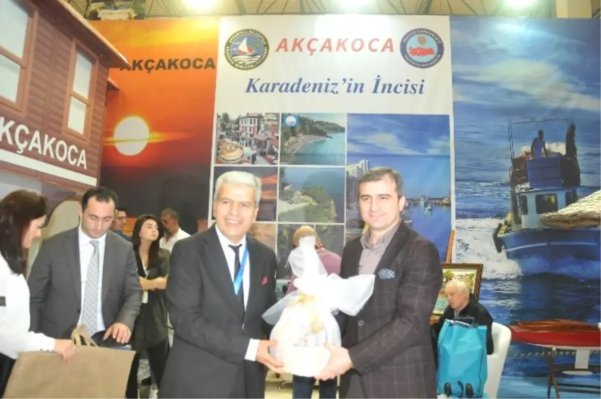 Turizm Yazarları ve Tur Acentelerinden Akçakoca Standına Büyük İlgi