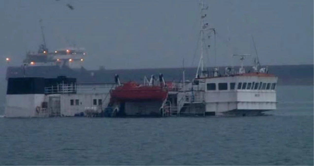 Zeytinburnu\'nda Kuru Yük Gemisi Su Aldı, Geminin Büyük Bir Bölümü Battı