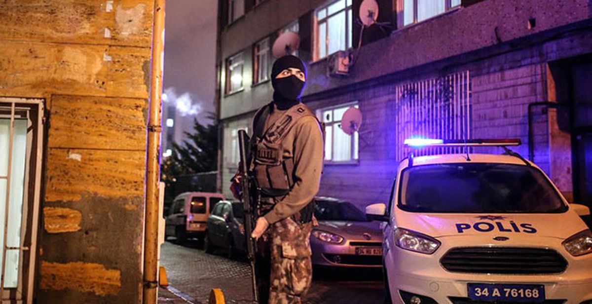Zeytinburnu\'nda Işid Operasyonu: 15\'i Yabancı Uyruklu 17 Kişi Yakalandı