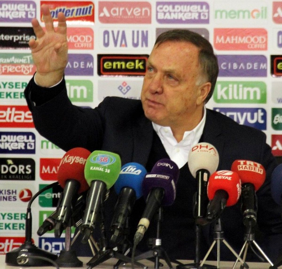 Advocaat: "Nasıl Devam Edeceğimizi Düşünmeliyiz"
