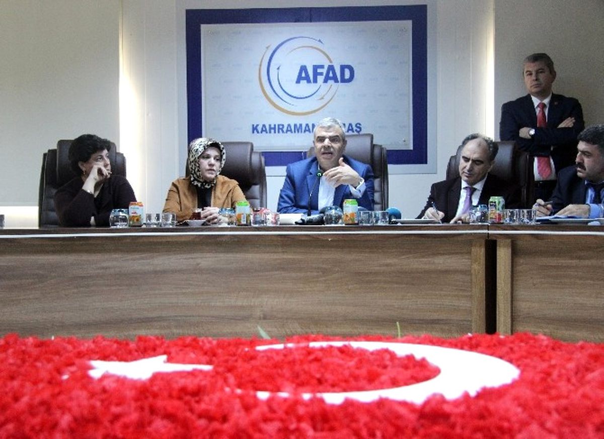 Başbakan Yardımcısı Kaynak Geçici Barınma Merkezinde İncelemelerde Bulundu