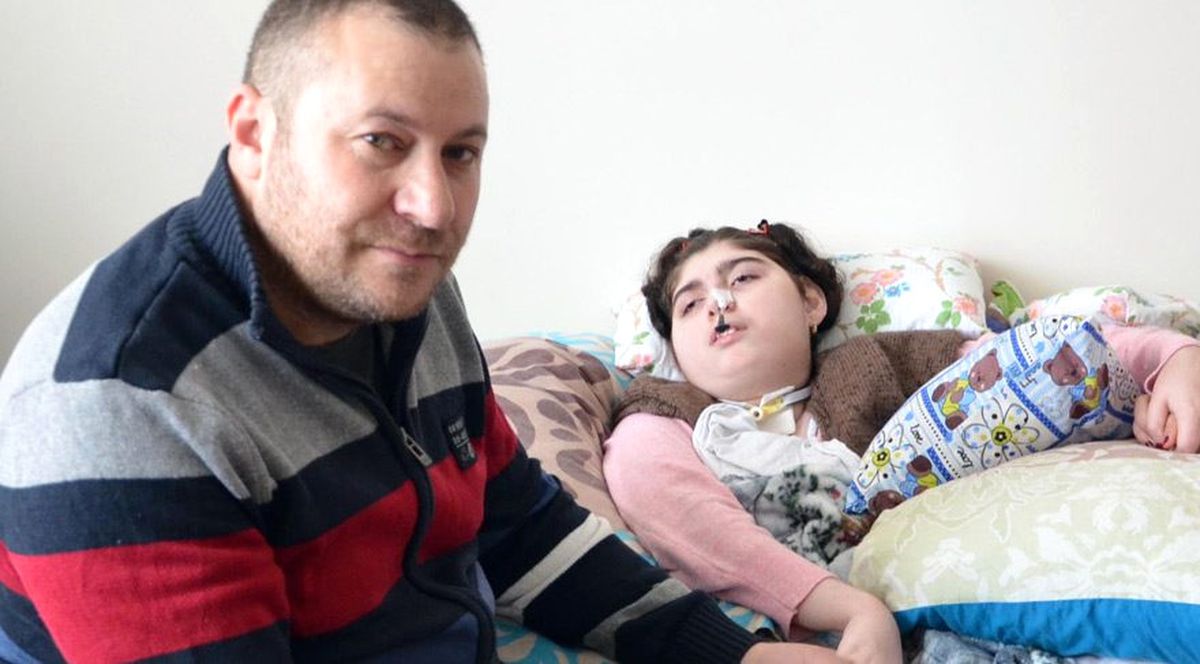 Engelli Kızına Bakabilmek İçin İş İstiyor