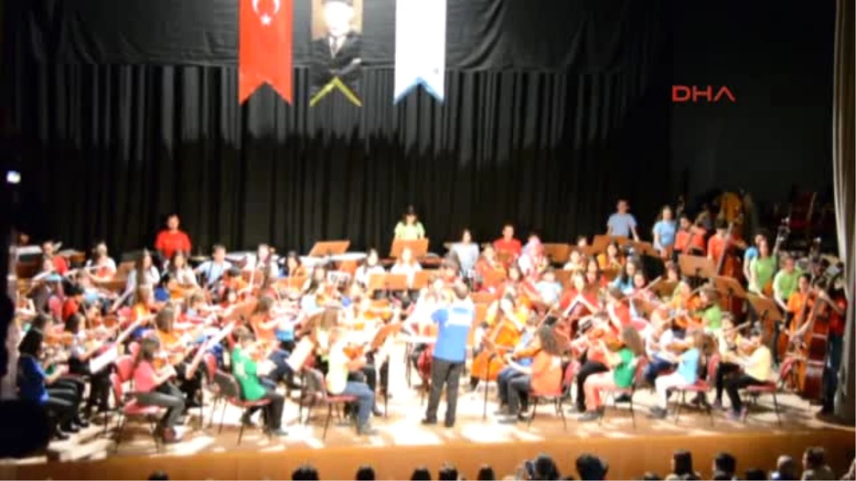 Izmir Çocuk Senfoni Orkestrası Bergama\'da Sahne Aldı