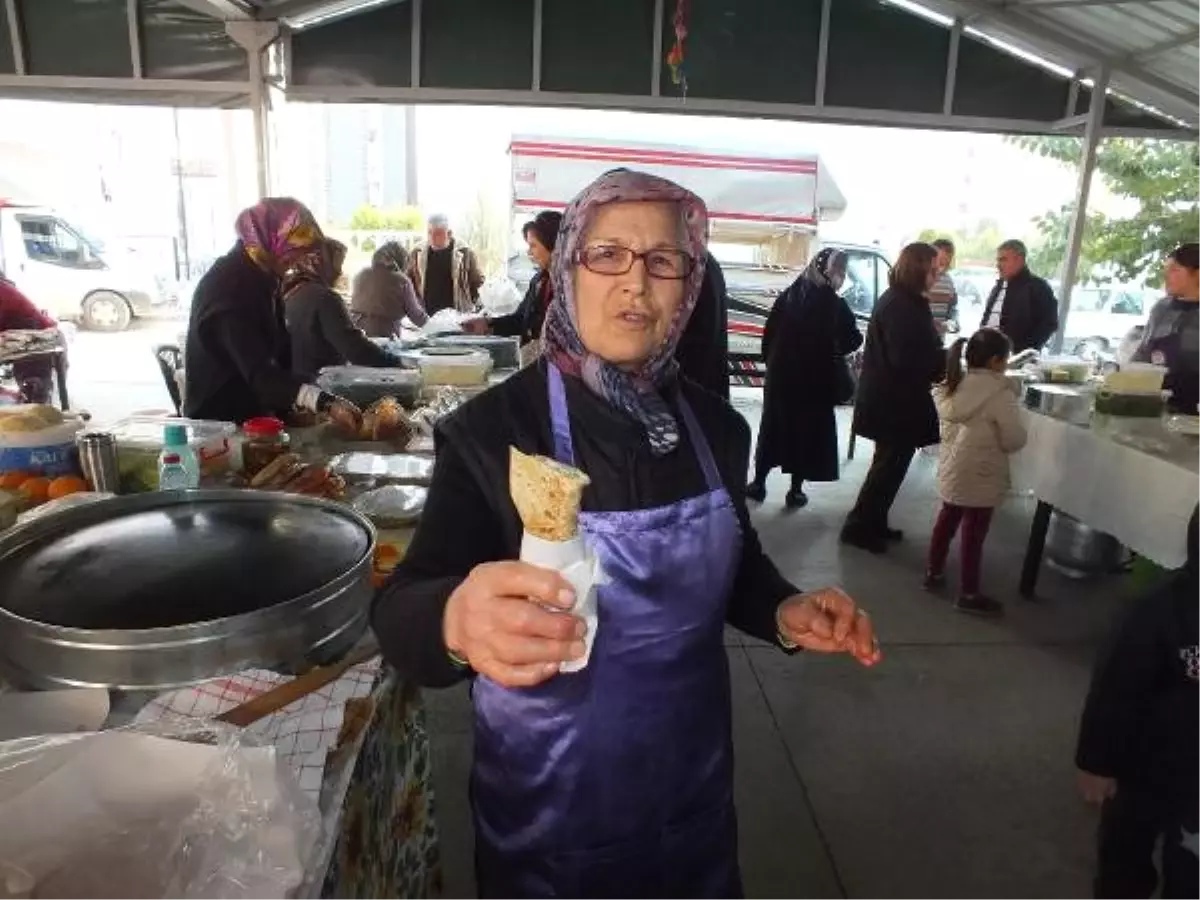 Kalbinde Pille Yaşayan Emekli Hemşire Pazarda Börek Satıyor