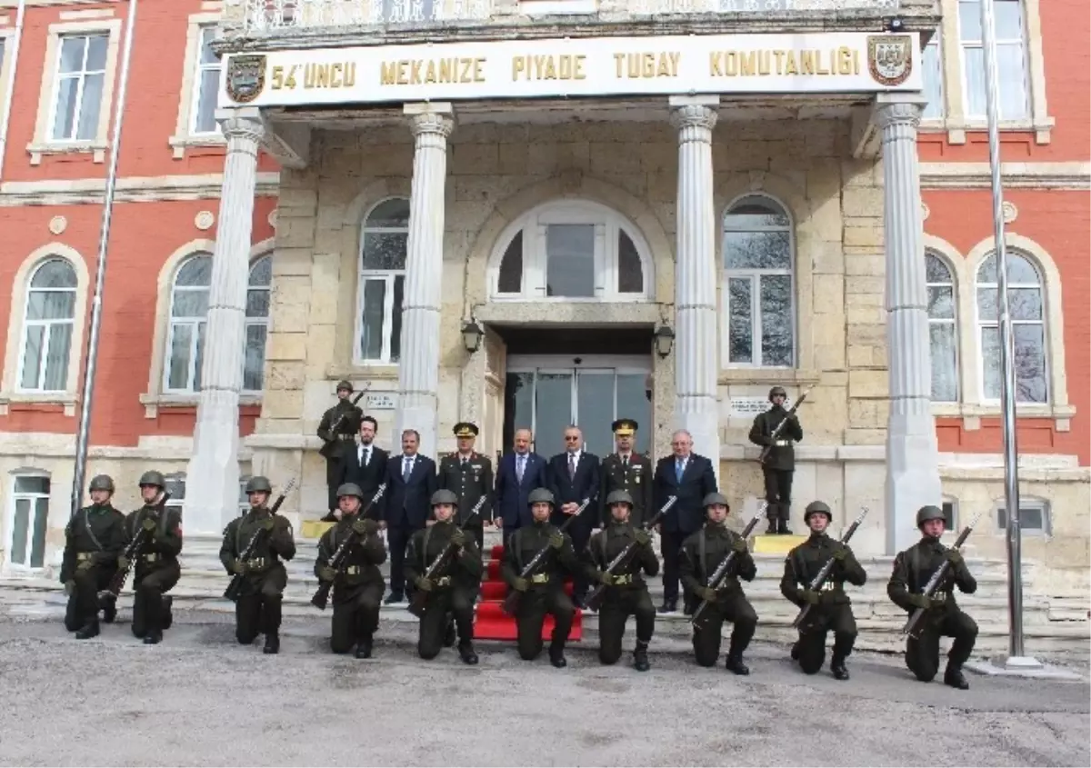 Milli Savunma Bakanı Işık, Edirne Garnizon Komutanlığını Ziyaret Etti