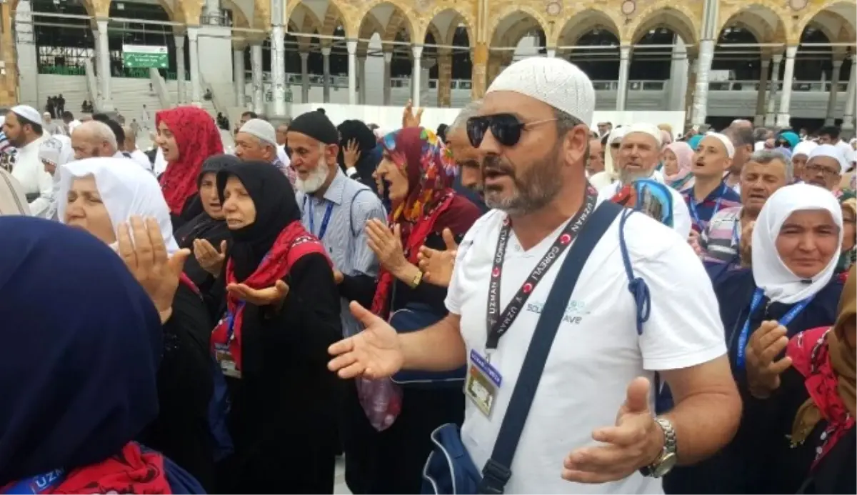 Kabe\'de Umrecilerden Türkiye İçin "Evet" Duası