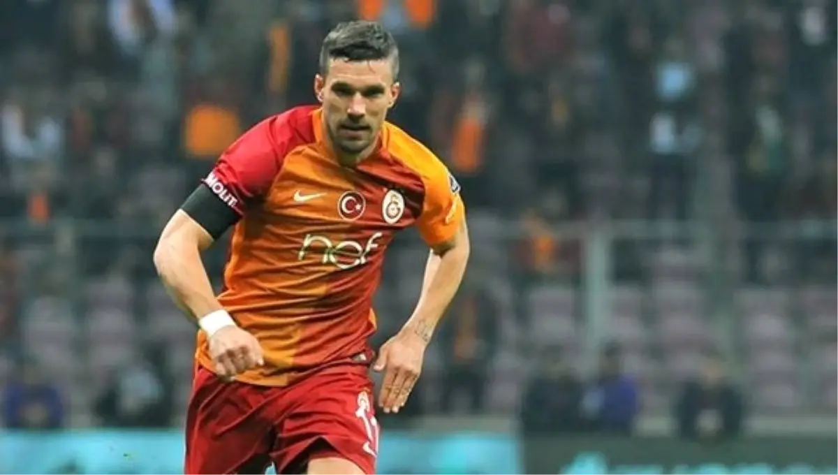 Podolski Asistini Yaptığı Golün Sevincine Katılmadı