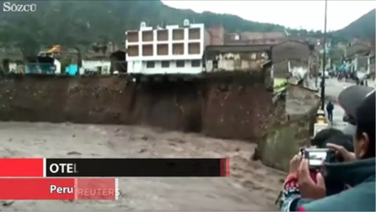 Tarihi Otelin Yıkılma Anı Kamerada