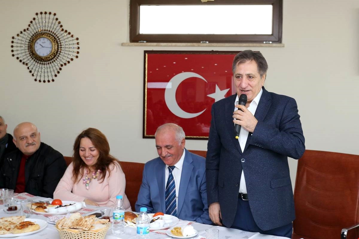 Vali Küçük: "Kardeşliği Herkese Göstermeniz Çok Önemli"