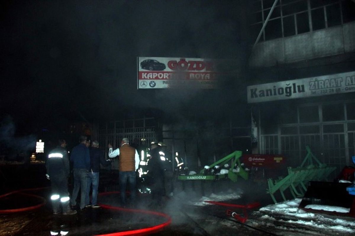 Yeni Sanayi\'de Çıkan Yangın Maddi Hasara Neden Oldu