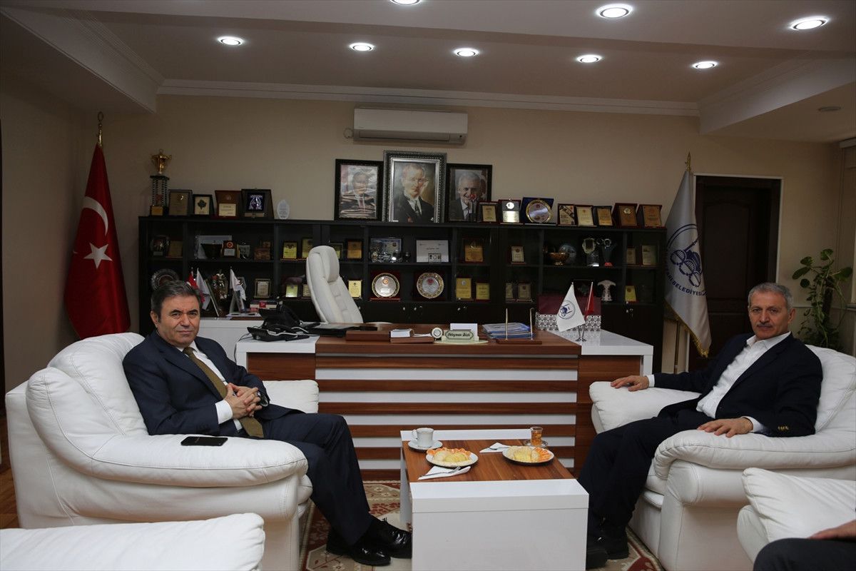 Adapazarı Belediye Başkanı Dişli\'ye Ziyaret