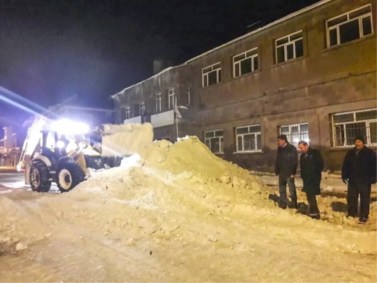 Ahlat Belediyesinden Karla Mücadele Çalışması