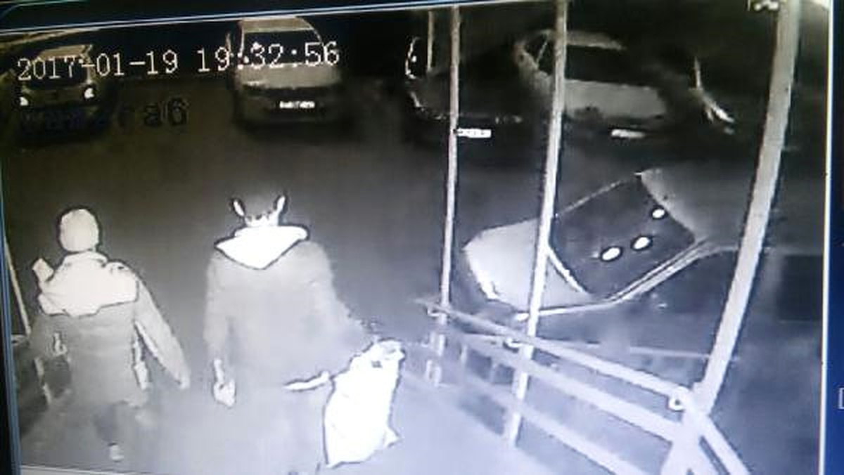 Apartmandaki Ayakkabıların Çalınması Güvenlik Kamerasında