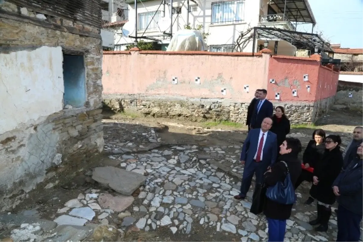 Başkan Özakcan, Memiş Ağa Konağı\'nı Ziyaret Etti