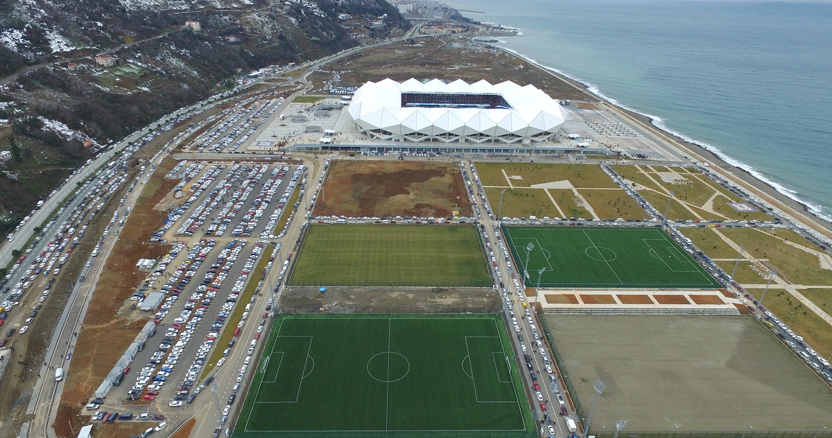 Büyükşehir Belediyesi Taraftarları Şenol Güneş Spor Kompleksine Taşıdı