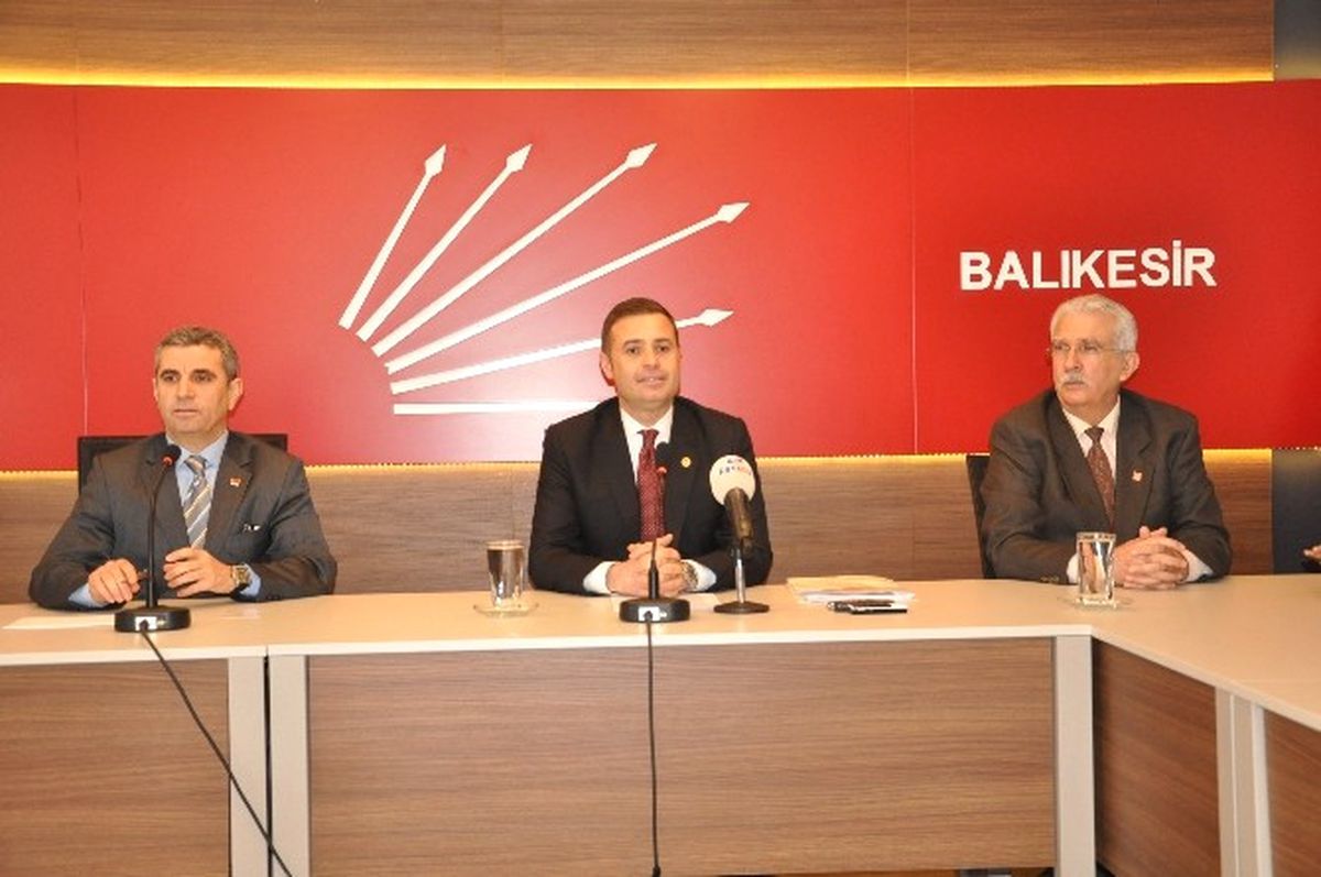 CHP\'den Türk Bayraklı Çalışma