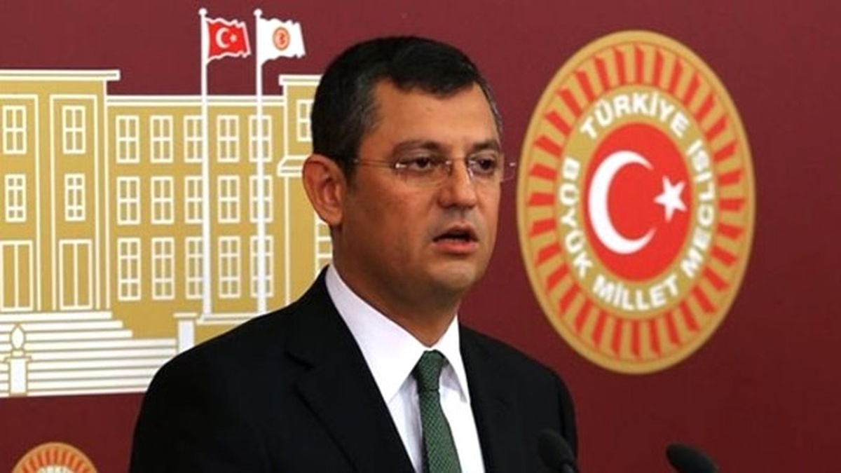 CHP\'li Özel\'den, Anayasa Değişikliği Paketinin TBMM\'de Bekletilmesine Eleştiri