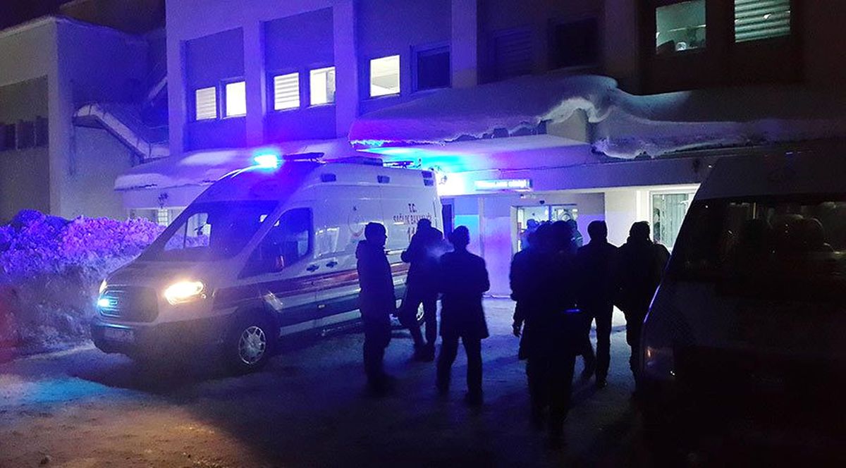 Çığ Altında Kalan Kepçe Operatörü Yaralandı