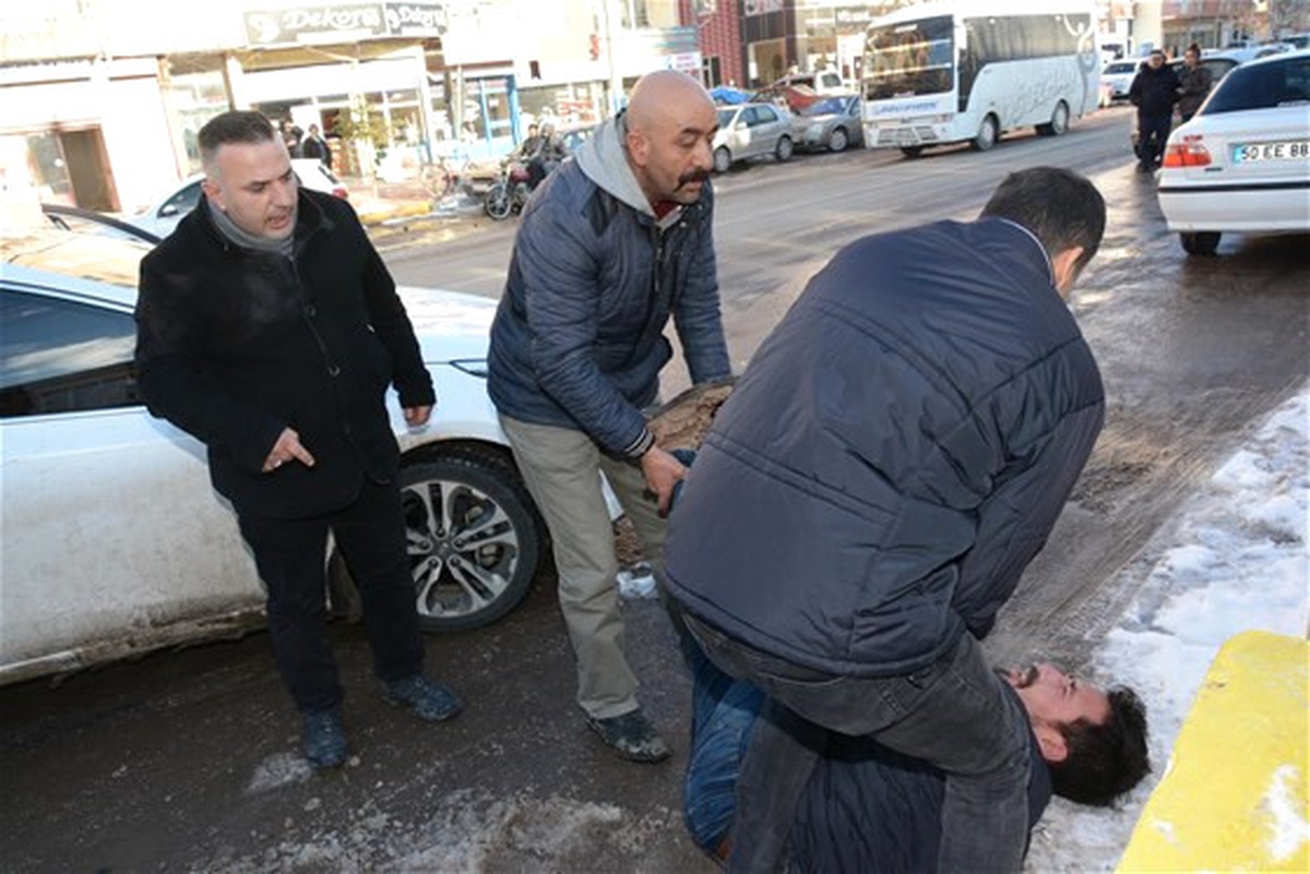 \'Dur\' İhtarına Uymayan 2 Afgan, Polisi Alarma Geçirdi