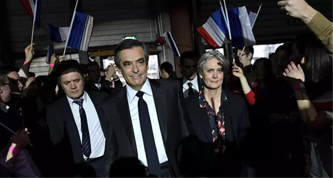 Fransa Cumhurbaşkanı Adayı Fillon 10 Bin Kişiyle Miting Yaptı