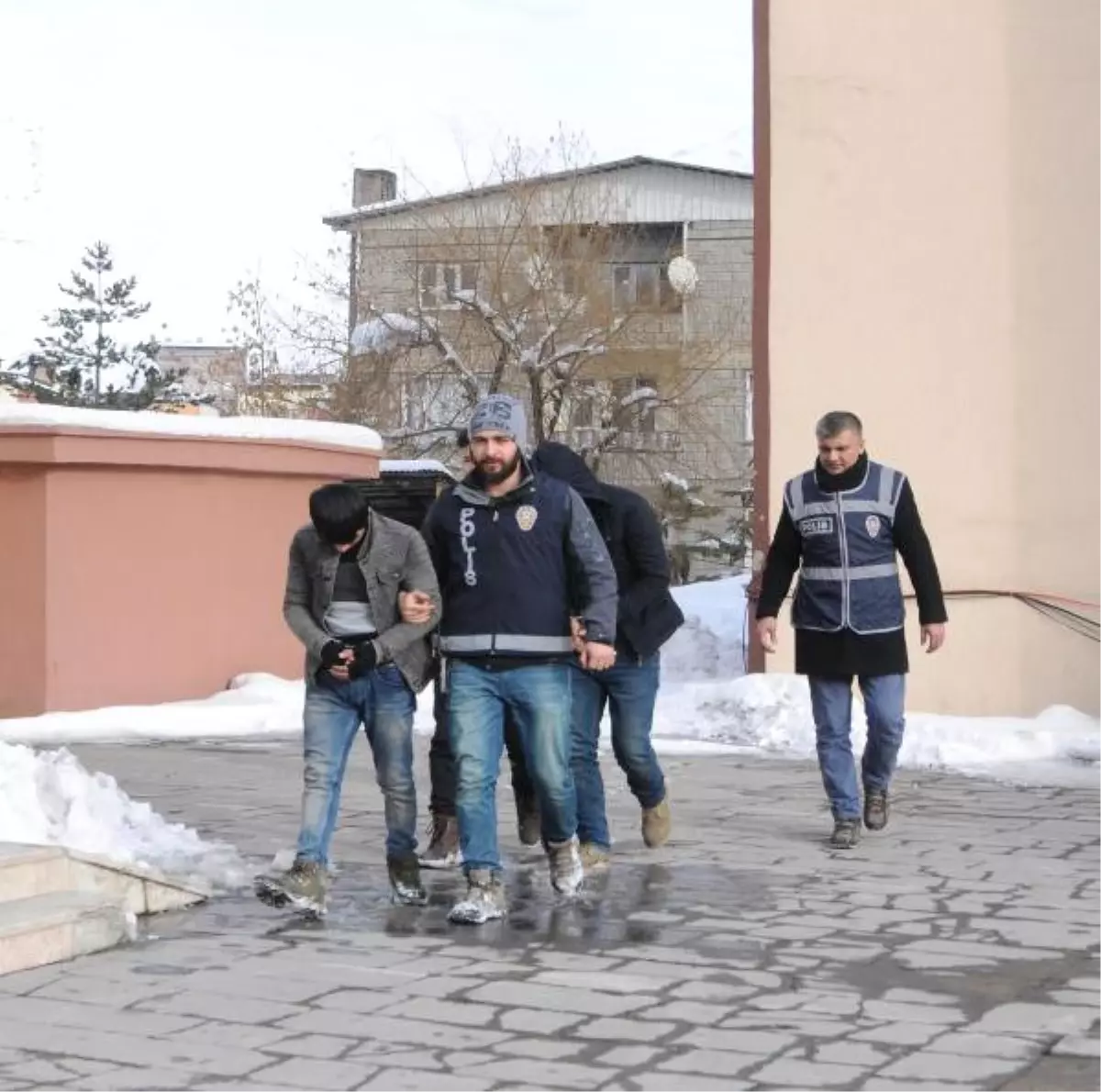 Hakkari\'de Hırsızlıktan 4 Kişi Gözaltına Alındı