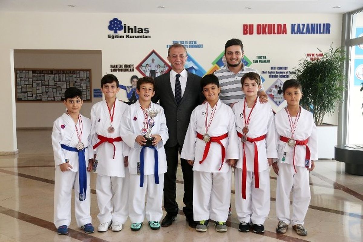 İhlas Eğitim Kurumları Karatecileri Madalyaları Topladı
