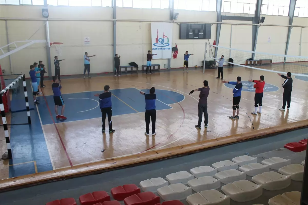 Ilgın\'da İlk Erkek Voleybol Takımı Kuruldu