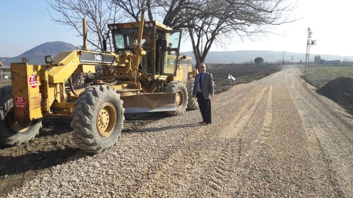 Kırkağaç\'ın İki Mahallesinde Asfalt Çalışması Yapılıyor
